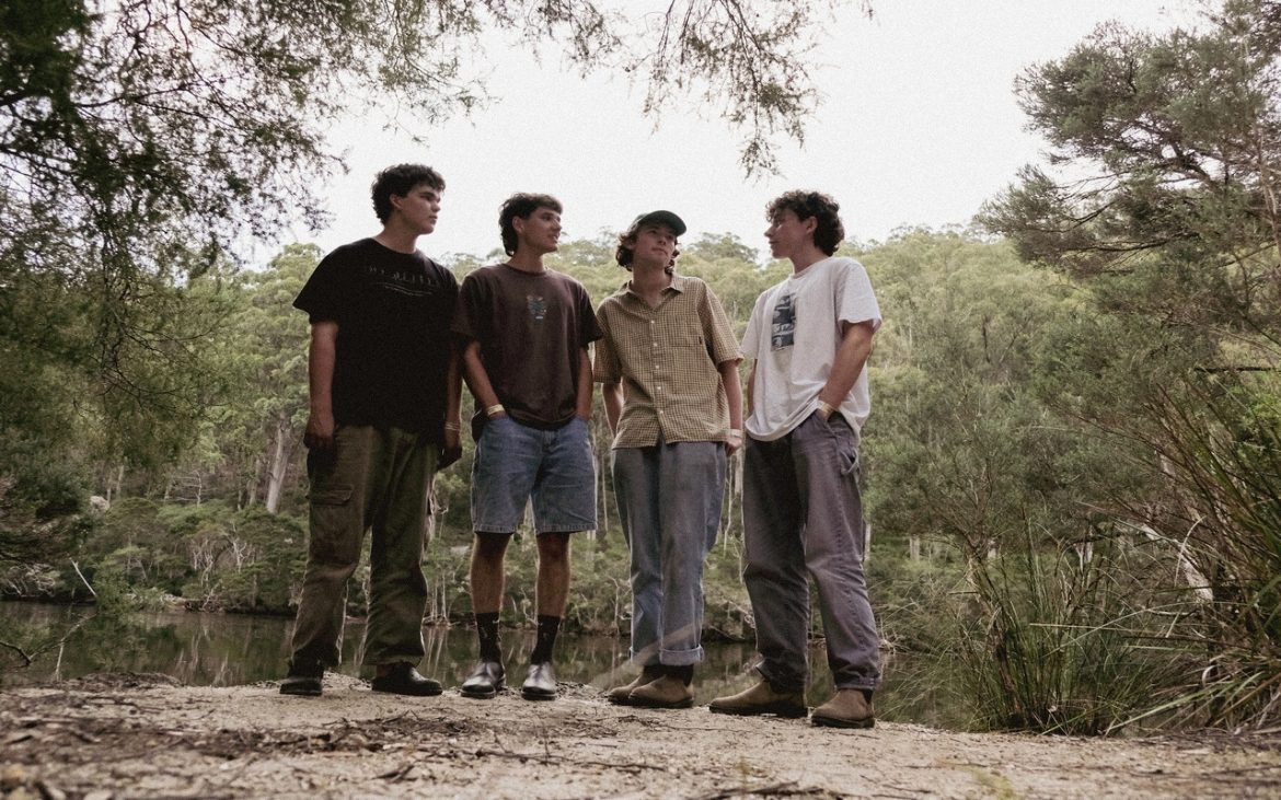 Tasmania’s MIDDLE PALMS return with 'FINGERS'